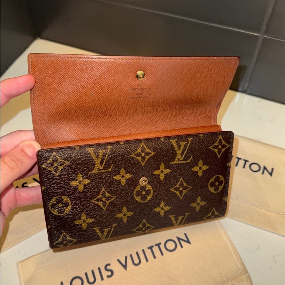 Louis Vuitton Monogram wallet authentic
